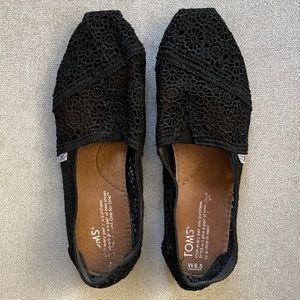 TOMS Crochet Slip On’s